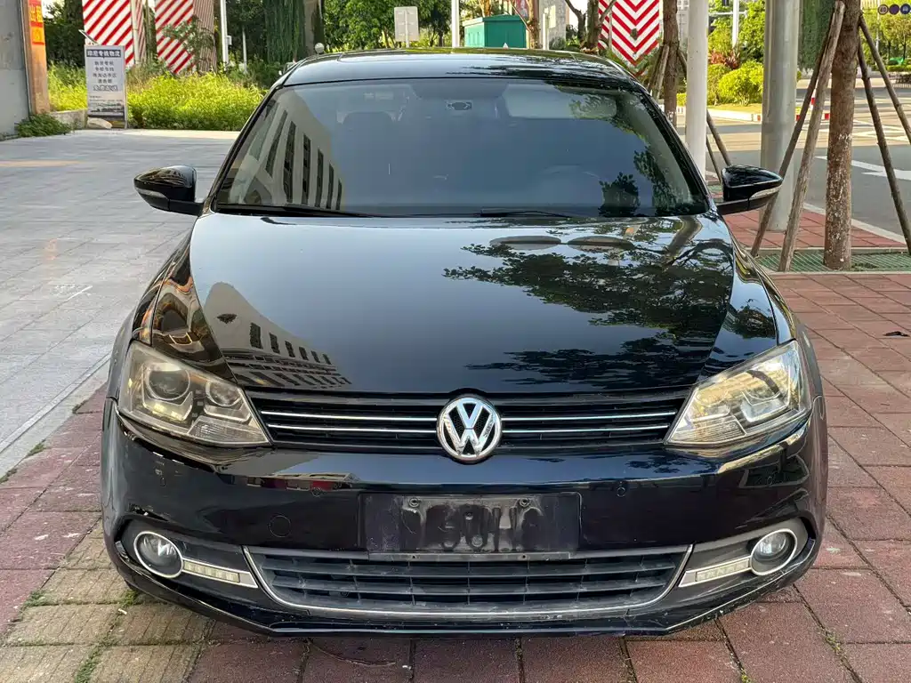 Volkswagen Sagitar 2015