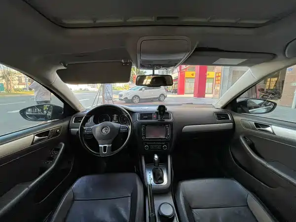 Volkswagen Sagitar 2015