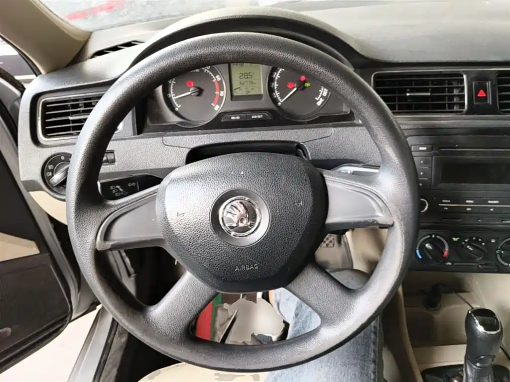 Skoda Rapid 2014 — фото 11