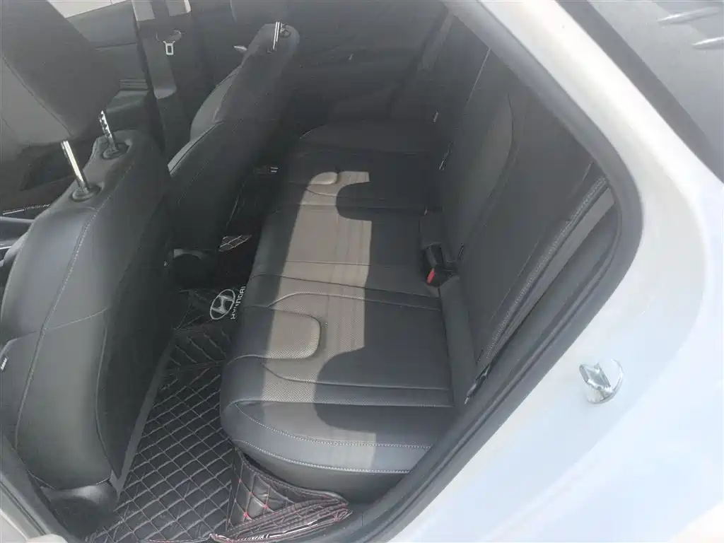 Hyundai Elantra 2023 — фото 14