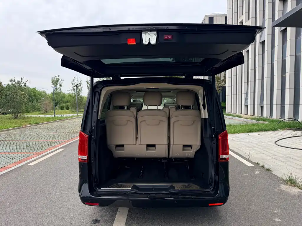 Mercedes-Benz V-Class 2018 — фото 19