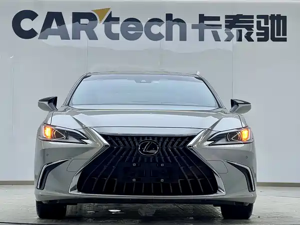 Lexus ES 2021