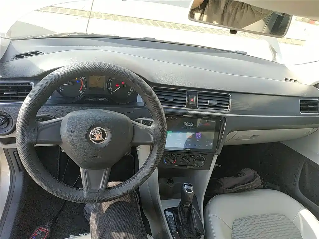 Skoda Rapid 2015 — фото 10