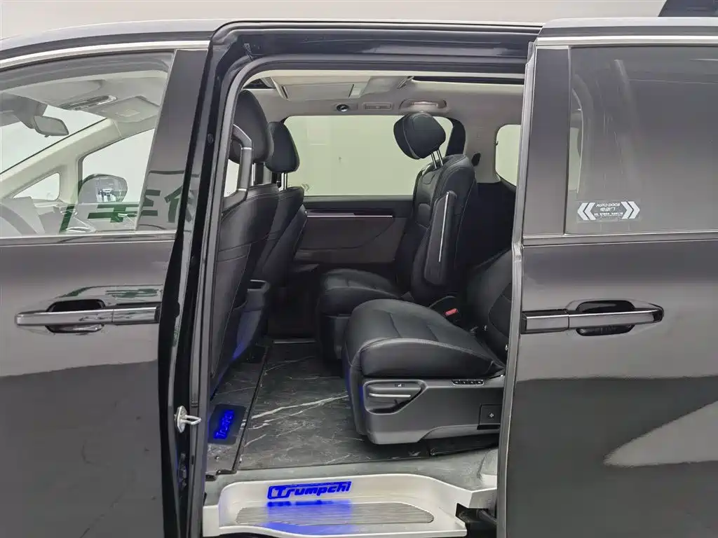 GAC Motor E8 PHEV 2024 — фото 15