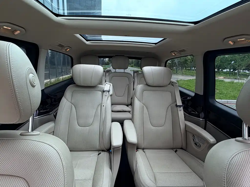 Mercedes-Benz V-Class 2018 — фото 16