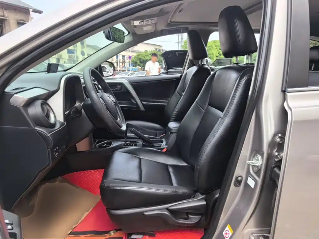 Toyota RAV4 2018 — фото 15