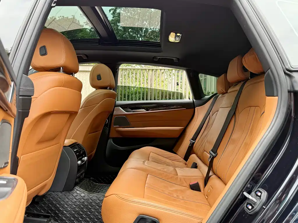 BMW 6 Series GT 2022 — фото 10