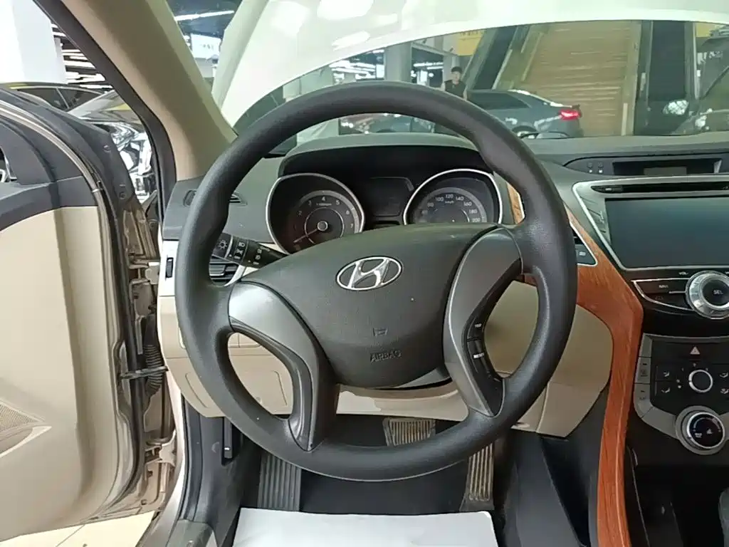 Hyundai Elantra Langdong 2015 — фото 11