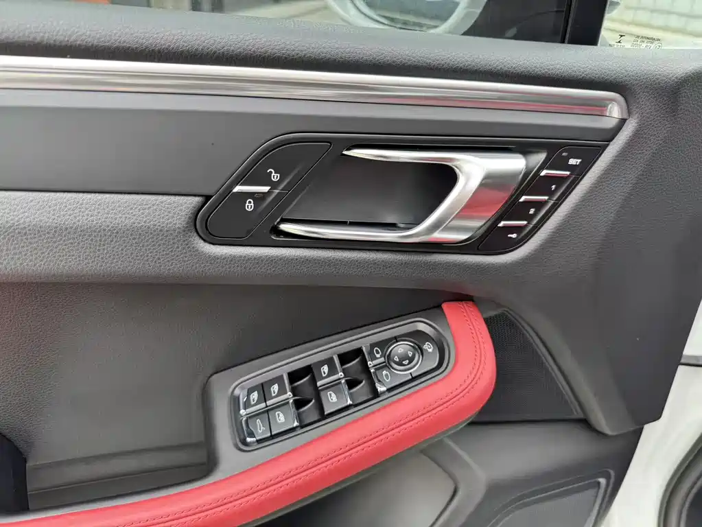 Porsche Macan 2019 — фото 19