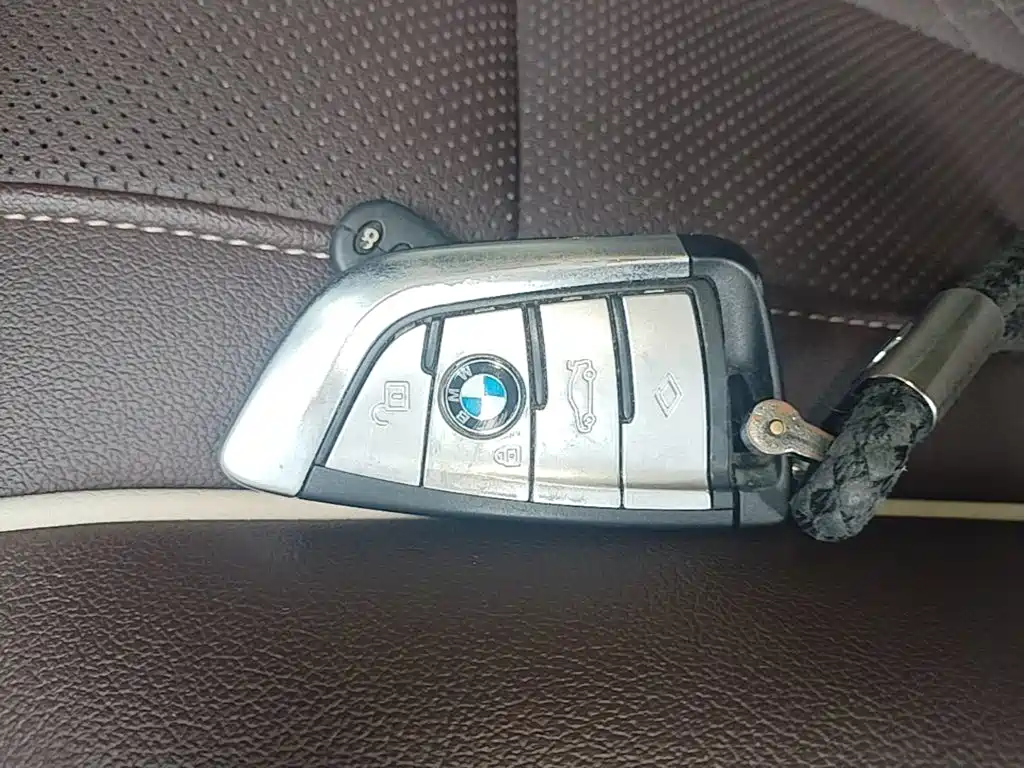 BMW 5 Series 2021 — фото 9