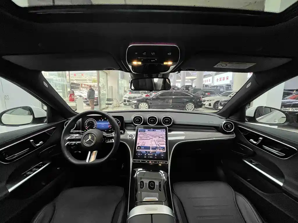Mercedes-Benz C-Class 2024 — фото 12