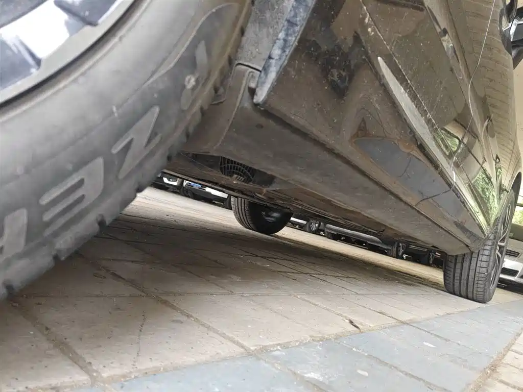 Volvo XC60 2023 — фото 19