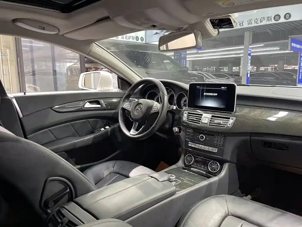 Mercedes-Benz CLS 2015 — фото 18