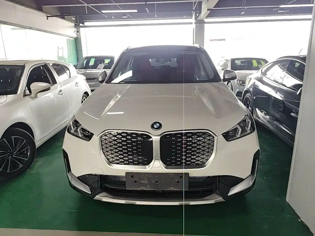 BMW iX1 2024