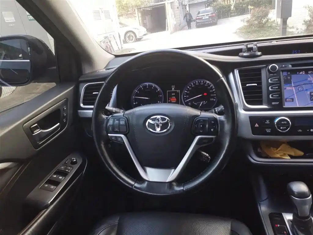 Toyota Highlander 2016 — фото 3
