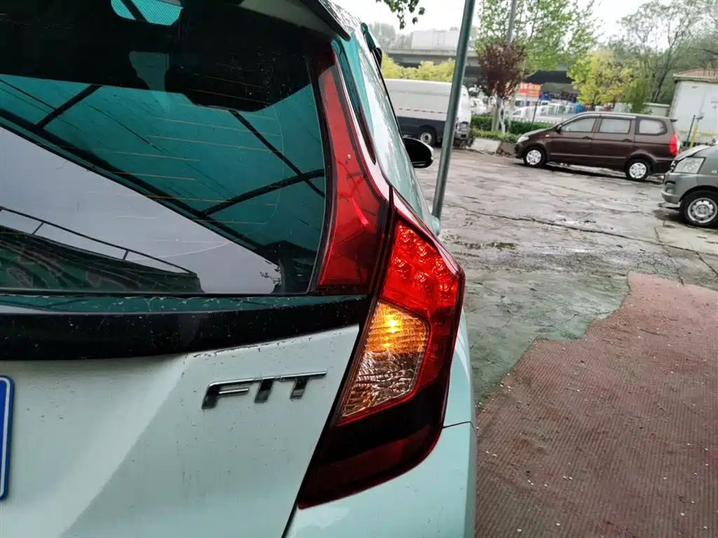 Honda Fit 2018 — фото 8