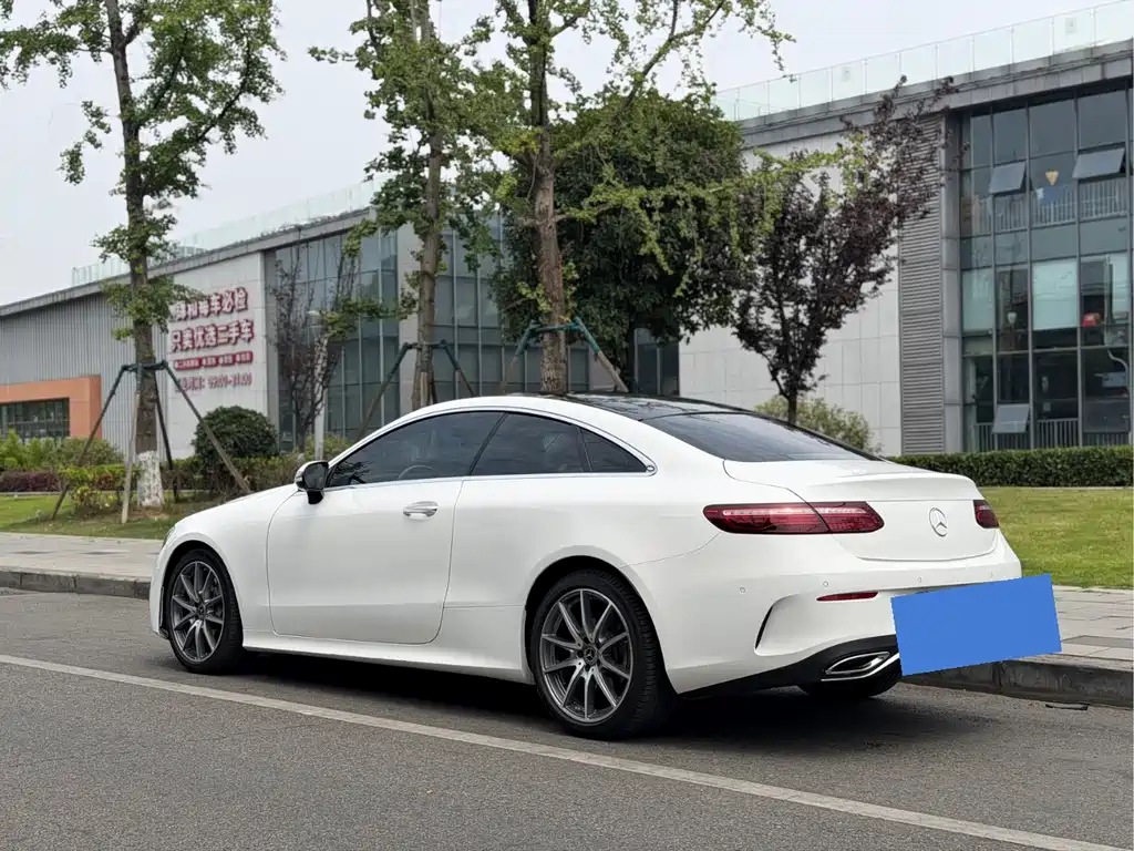 Mercedes-Benz E-Class 2022 — фото 4