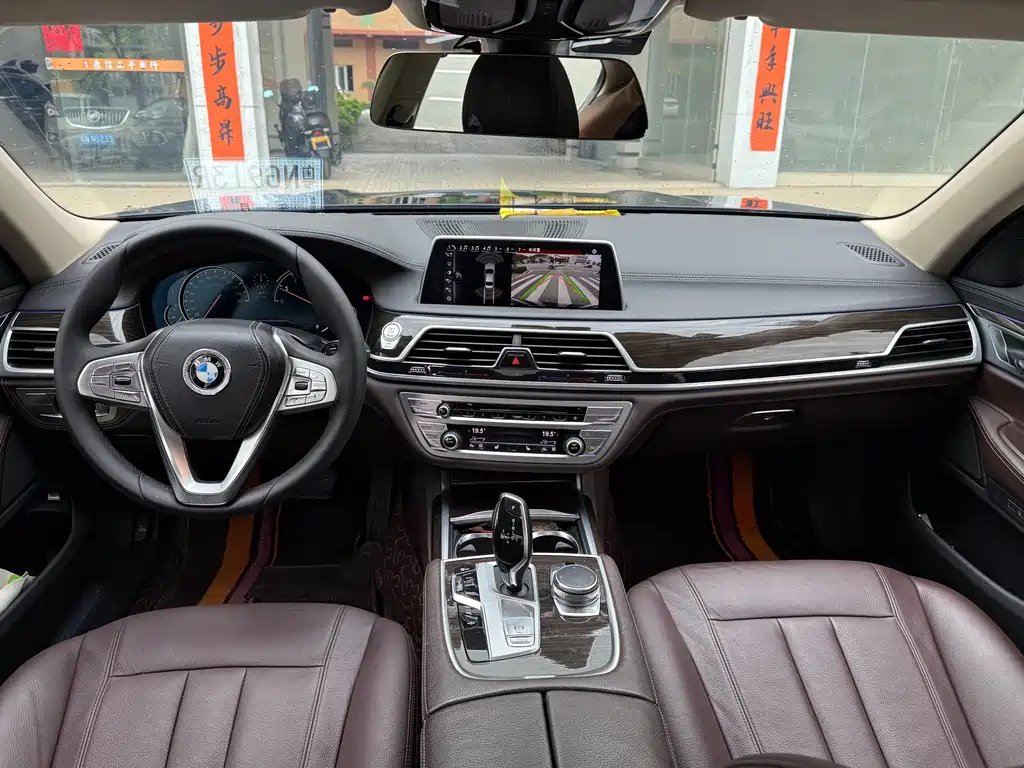 BMW 7 Series 2017 — фото 8