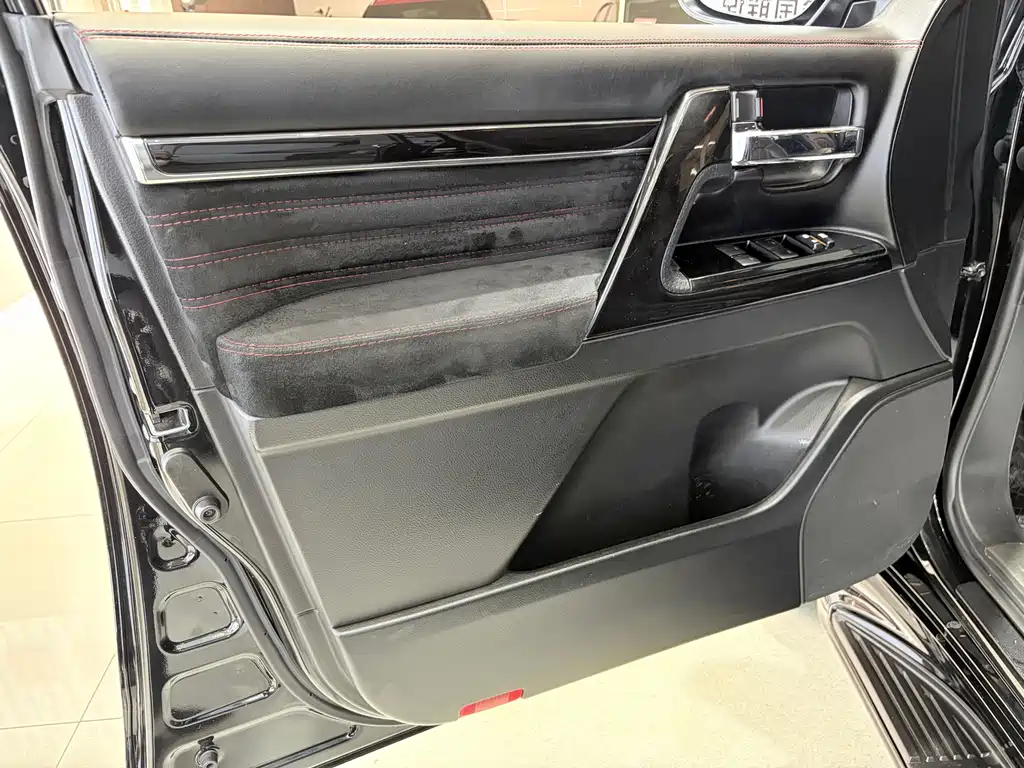 Toyota Land Cruiser 2020 — фото 10