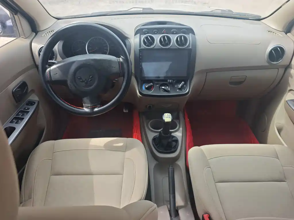 Wuling Hongguang 2014
