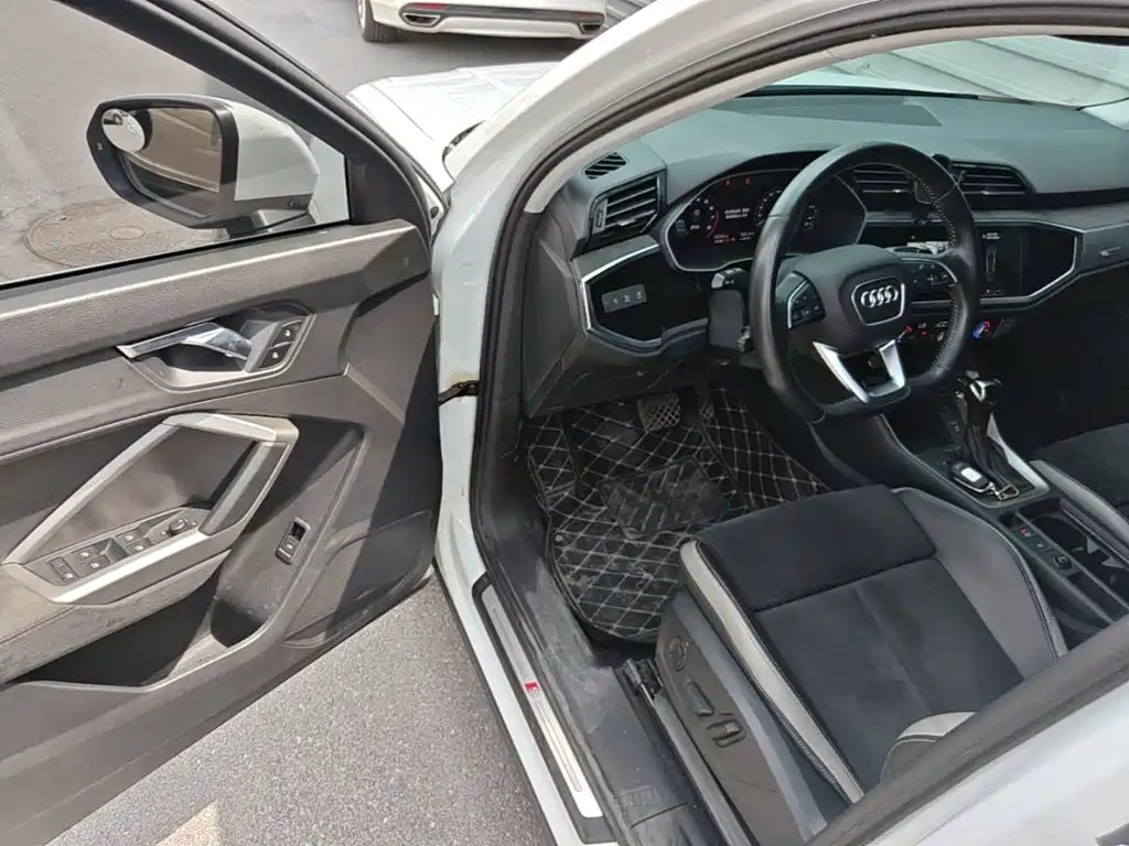 Audi Q3 2020 — фото 16