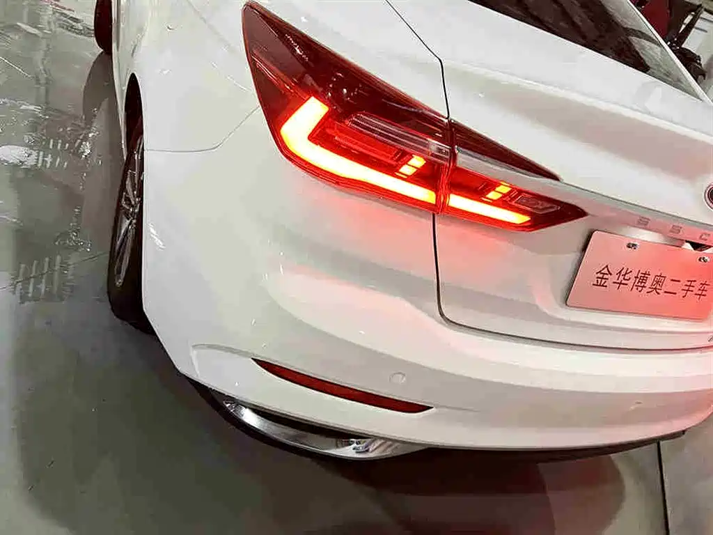 Ford Escort 2021 — фото 15