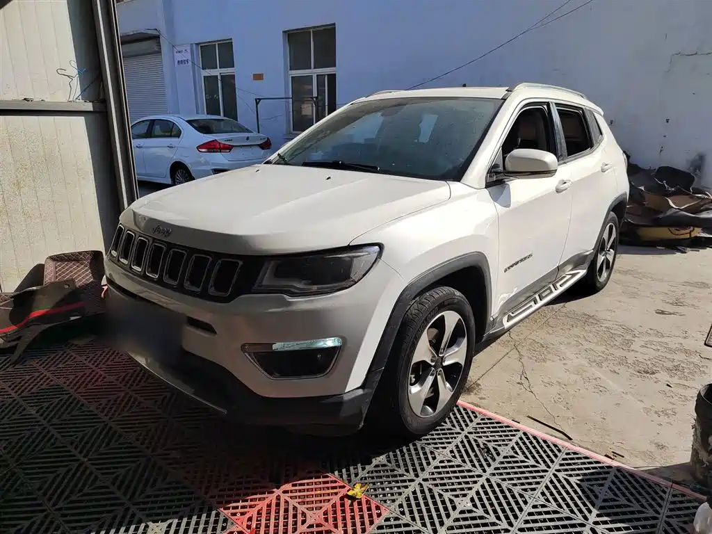 Jeep Compass 2017 — фото 1