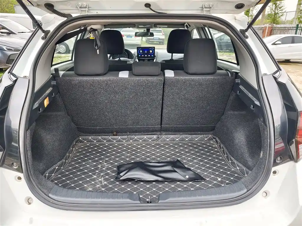 Toyota Yaris L 2021 — фото 15