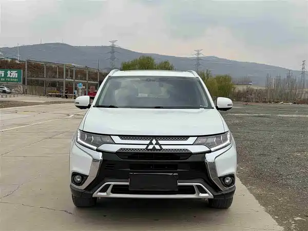 Mitsubishi Outlander 2020