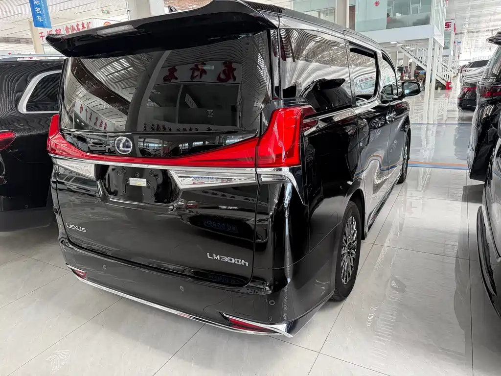 Lexus LM 2021