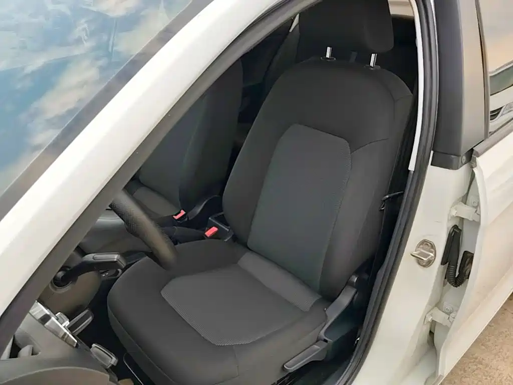 Volkswagen Jetta 2018 — фото 15