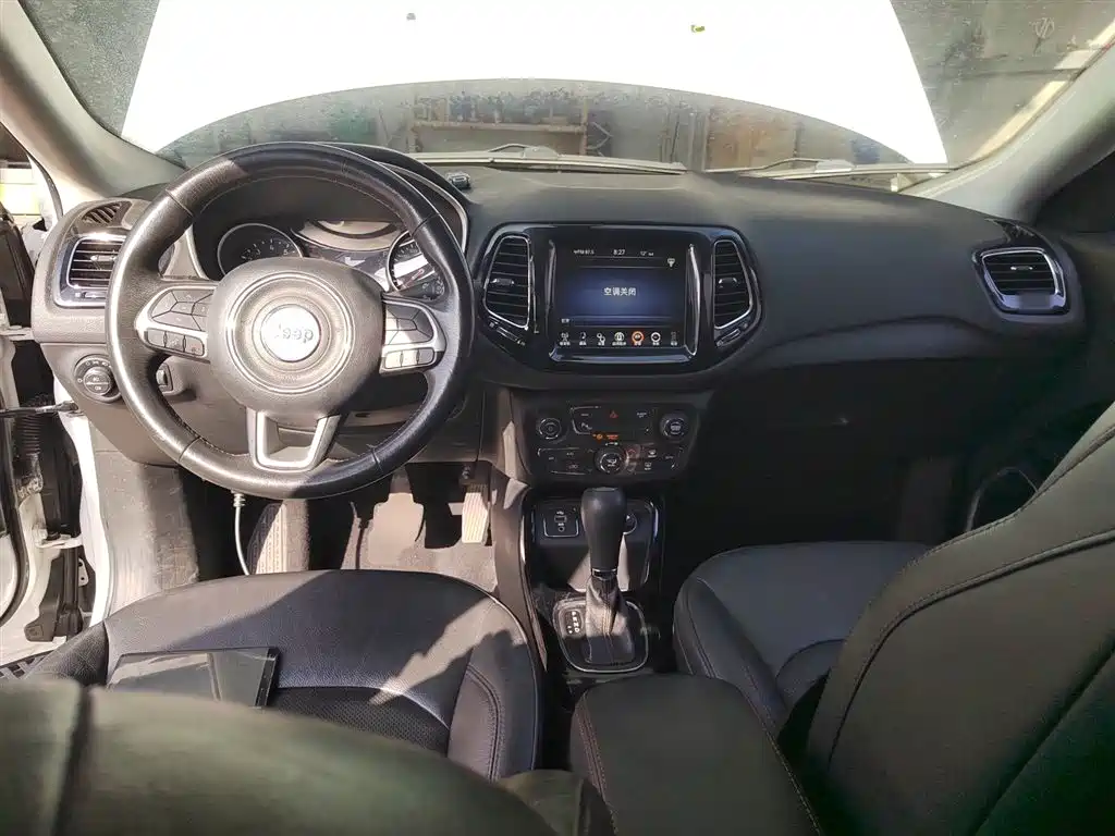 Jeep Compass 2017 — фото 10