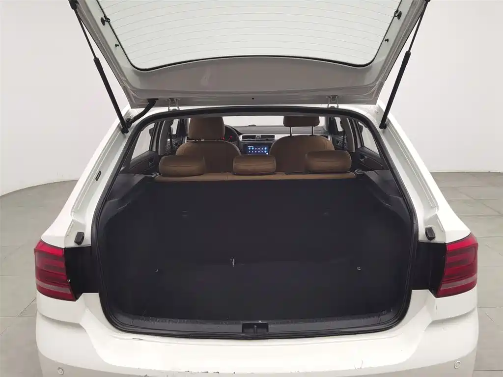 Volkswagen Santana 2018 — фото 16