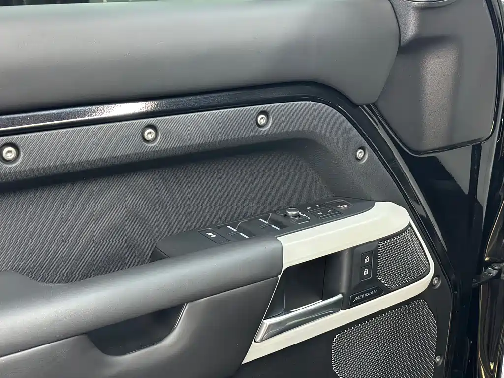 Land Rover Defender 2022