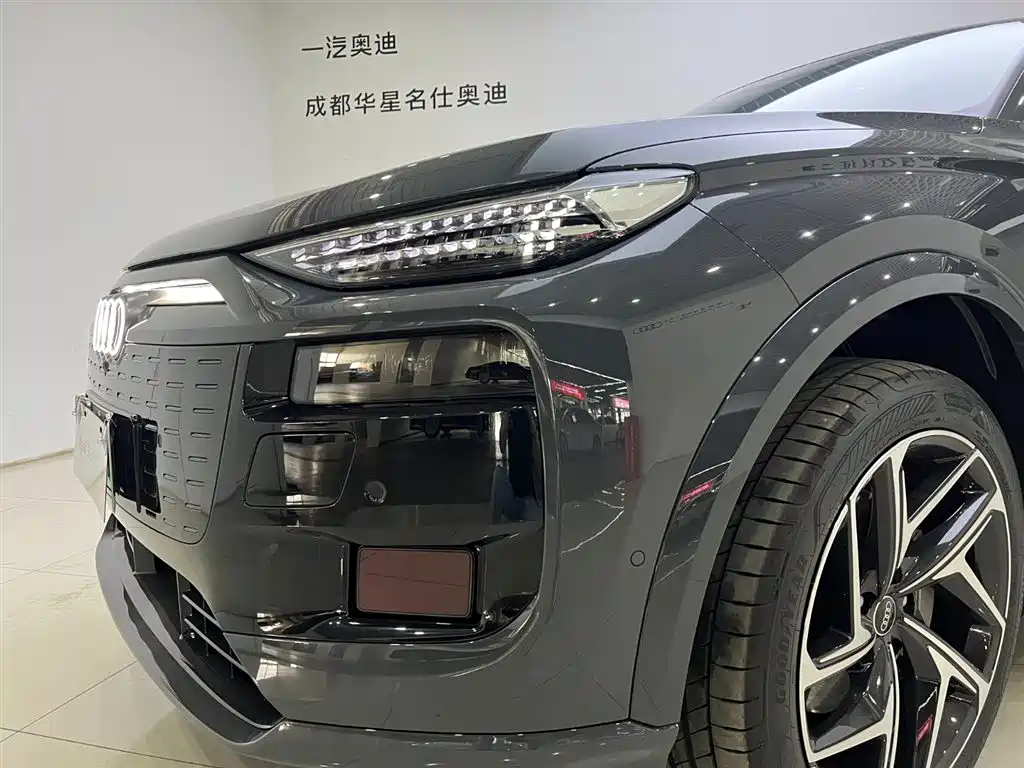 Audi Q6L e-tron 2025 — фото 6