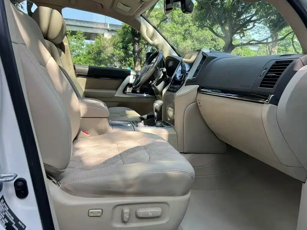 Toyota Land Cruiser 2019 — фото 11
