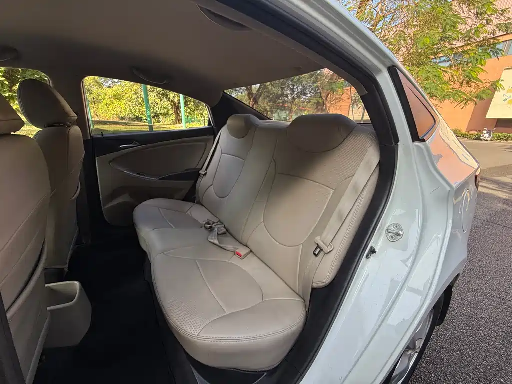 Hyundai Verna 2015 — фото 8