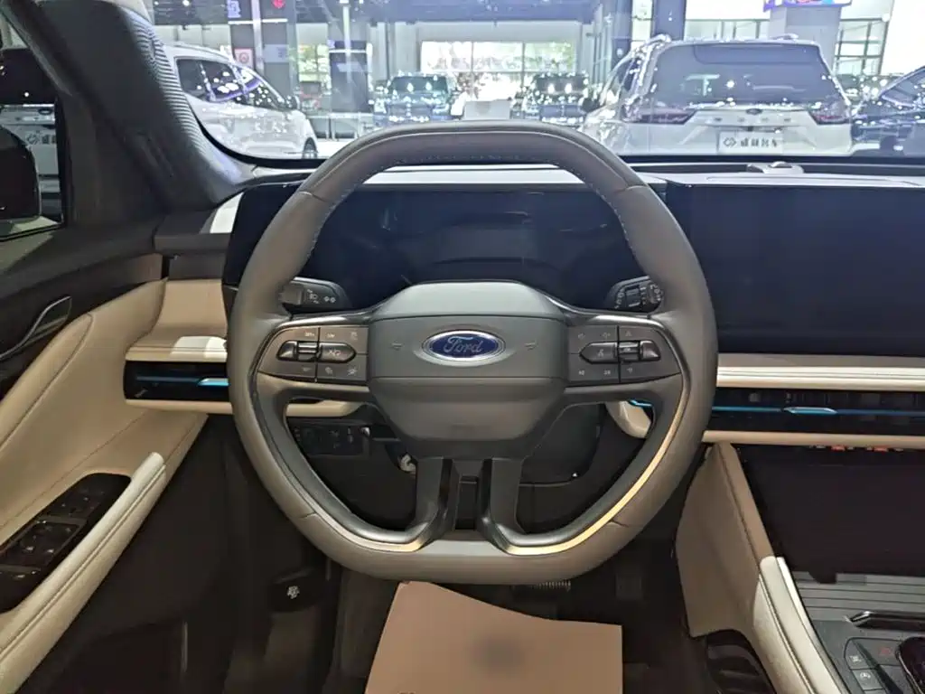 Ford Edge 2023 — фото 11
