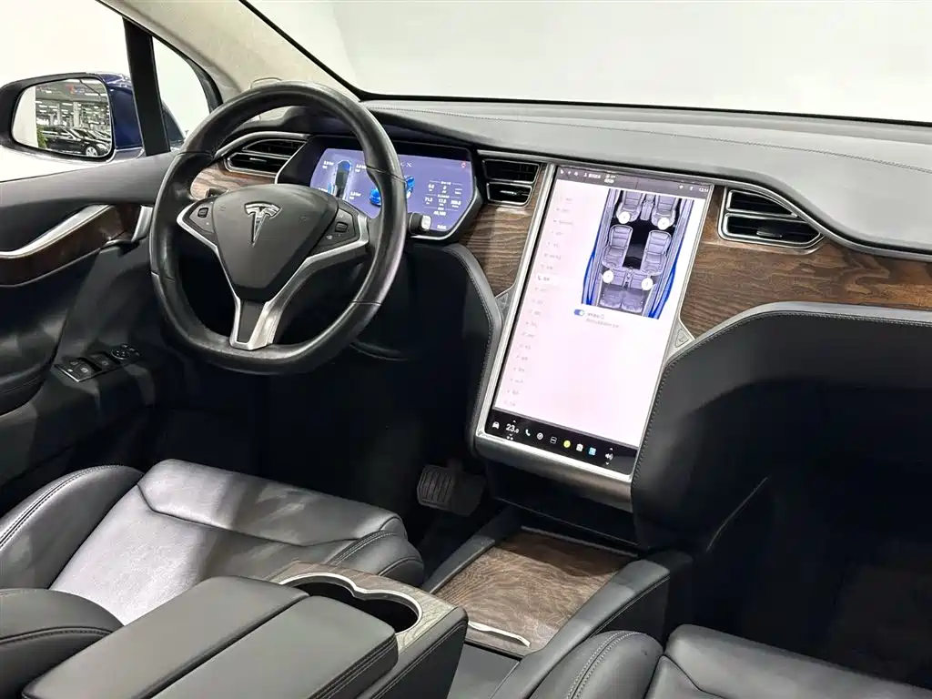 Tesla Model X 2018 — фото 18