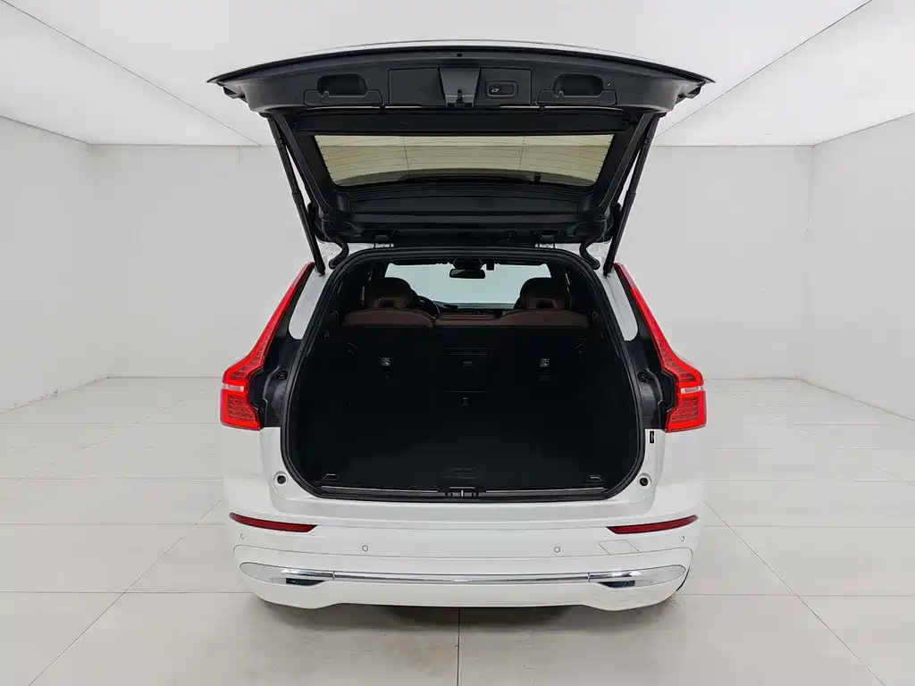 Volvo XC60 2021 — фото 19