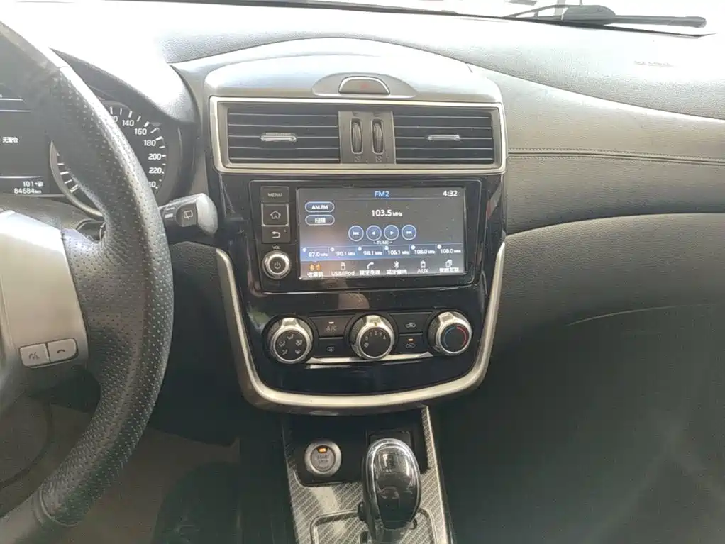 Nissan Tiida 2018 — фото 13