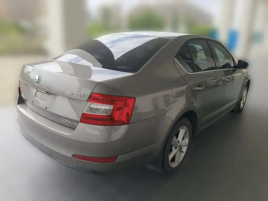 Skoda Octavia 2015 — фото 12