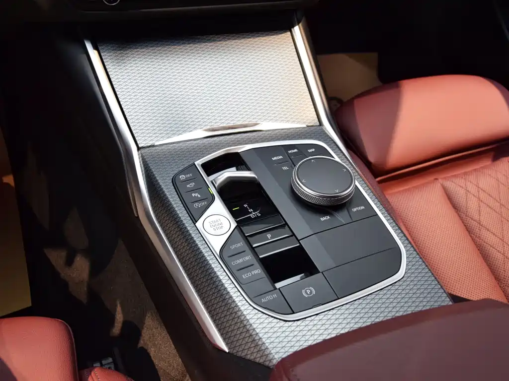 BMW 3 Series 2023 — фото 19