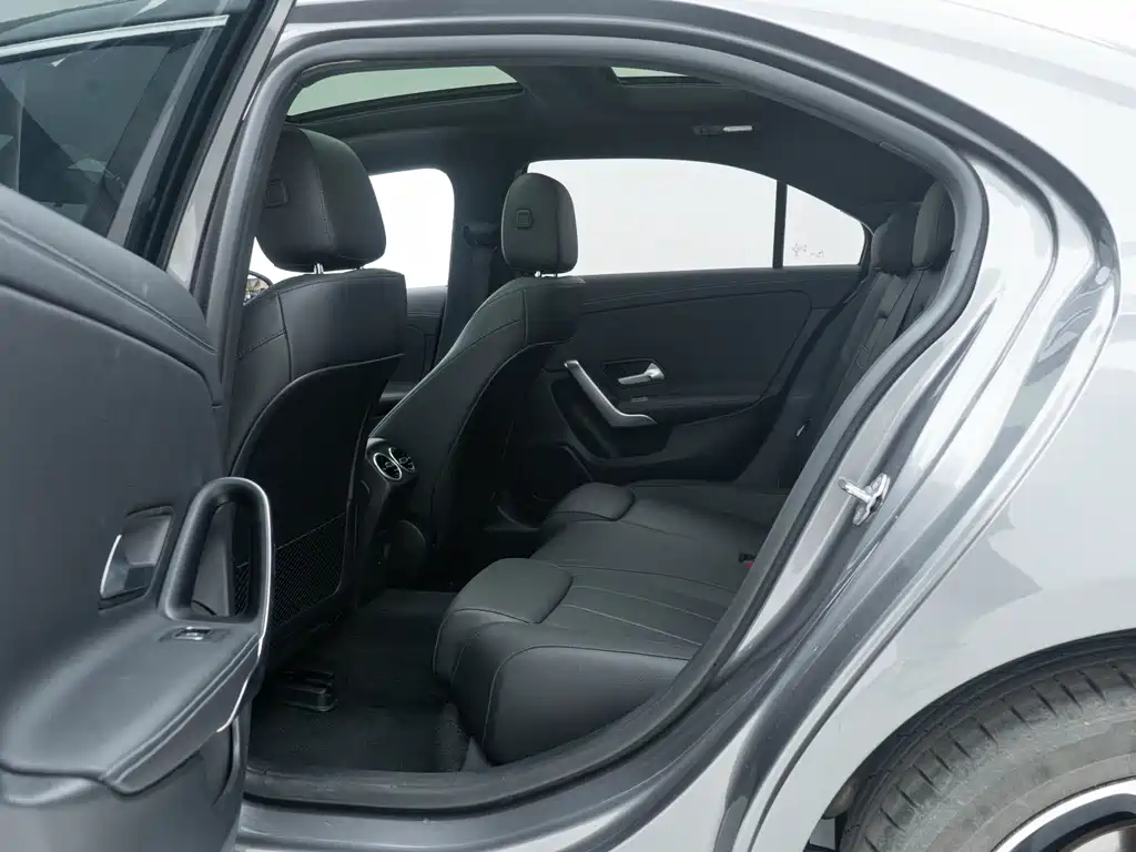 Mercedes-Benz A-Class 2022 — фото 7