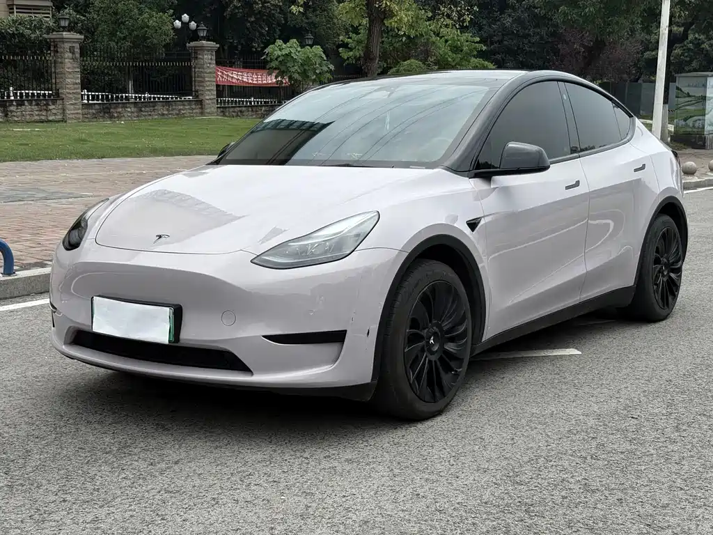 Tesla Model Y 2023 — фото 1