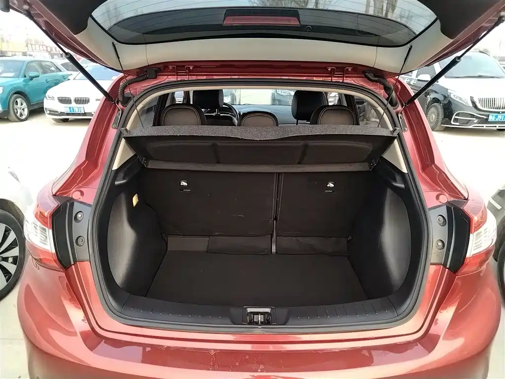 Nissan Tiida 2017 — фото 16