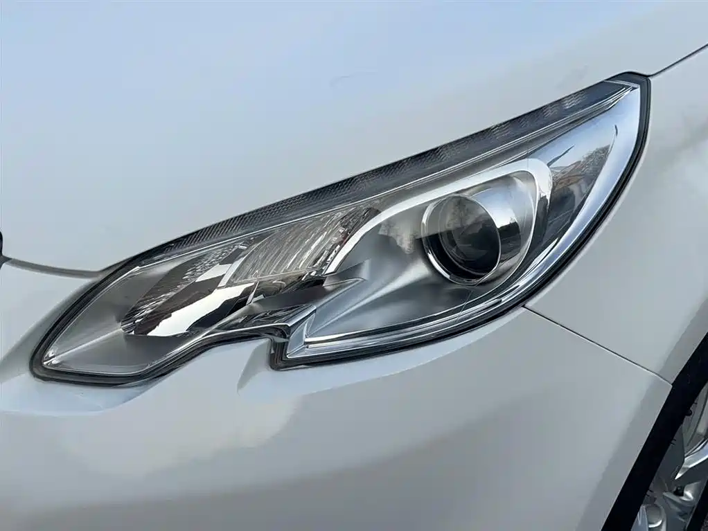 Peugeot 2008 2014 — фото 15