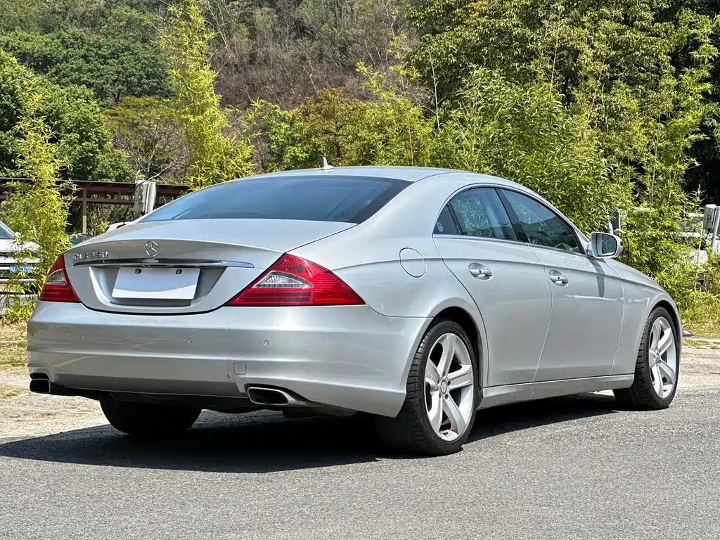 Mercedes-Benz CLS 2010 — фото 4