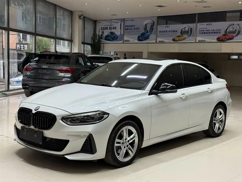 BMW 1 Series 2022 — фото 1
