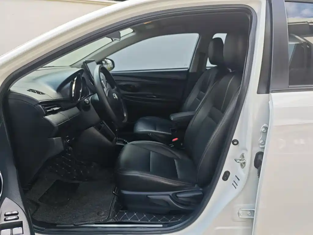 Toyota Yaris L 2020 — фото 3